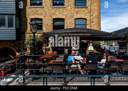 A Riverside Pub sur la Tamise, Londres, Angleterre Banque D'Images