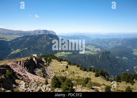 Vue depuis le Rasciesa au-dessus de la Val Gardena Dolomites Italie été Banque D'Images