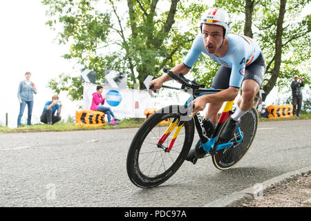 Strathblane, Glasgow, Scotland, UK - 8 août 2018 : European Championships mens vélo time trial - médaille d'Victor Campenaerts (Belgique) la négociation d'un des angles serrés dans Kirkhouse Inn sur son chemin vers la victoire Crédit : Kay Roxby/Alamy Live News Banque D'Images