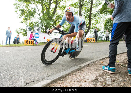 Strathblane, Glasgow, Scotland, UK - 8 août 2018 : European Championships mens vélo time trial - médaille d'Victor Campenaerts (Belgique) la négociation d'un des angles serrés dans Kirkhouse Inn sur son chemin vers la victoire Crédit : Kay Roxby/Alamy Live News Banque D'Images