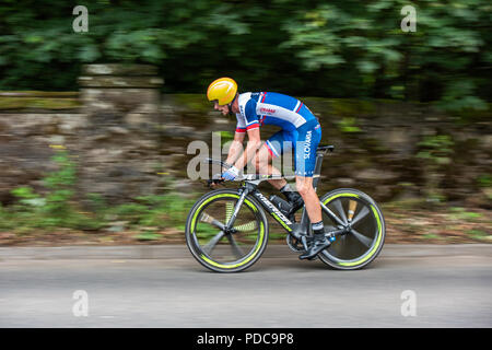 Glasgow, Ecosse. 8e août 2018. Un concurrent dans le championnat européen de Mens Vélo Time Trial event racing à travers la campagne près du village de Lennoxtown, en Écosse. George Robertson Crédit/Alamy Live News Banque D'Images