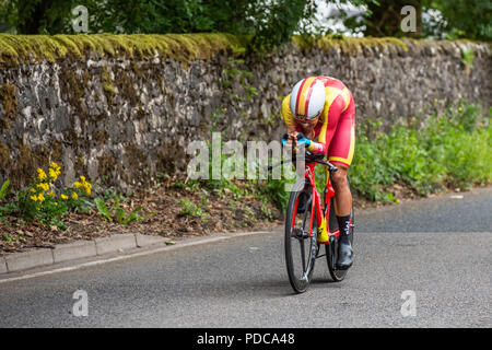 Glasgow, Ecosse. 8e août 2018. Un concurrent dans le championnat européen de Mens Vélo Time Trial event racing à travers la campagne près du village de Lennoxtown, en Écosse. George Robertson Crédit/Alamy Live News Banque D'Images