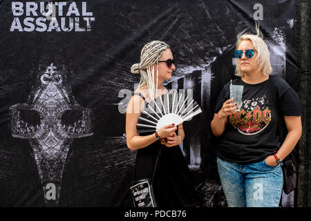 Jaromer, République tchèque. Le 08 août, 2018. Le heavy metal brutal Assault festival dans le fort de Josefov Jaromer, district de Nachod, République tchèque, commence le mercredi, Août 8, 2018. Environ cent trente bandes seront effectuer pendant quatre jours du festival. Photo : CTK/Tanecek Photo/Alamy Live News Banque D'Images