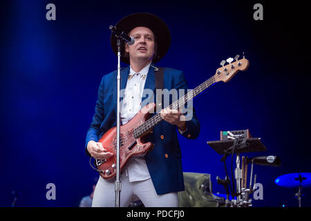 Norvège, Oslo - Août 8, 2018. Le groupe de rock indépendant canadien Arcade Fire effectue un concert live au cours de la fête de la musique 2018 Øyafestivalen norvégien à Oslo. Chanteur et musicien ici Win Butler est vu sur scène. (Photo crédit : Gonzales Photo - Tord Litleskare). Gonzales : Crédit Photo/Alamy Live News Banque D'Images