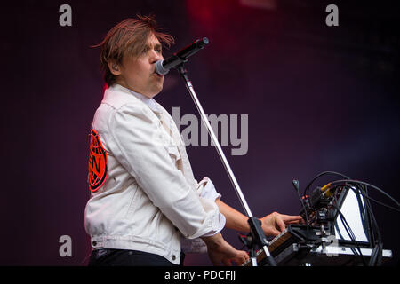 Norvège, Oslo - Août 8, 2018. Le groupe de rock indépendant canadien Arcade Fire effectue un concert live au cours de la fête de la musique 2018 Øyafestivalen norvégien à Oslo. Chanteur et musicien ici William Butler est vu sur scène. (Photo crédit : Gonzales Photo - Tord Litleskare). Gonzales : Crédit Photo/Alamy Live News Banque D'Images