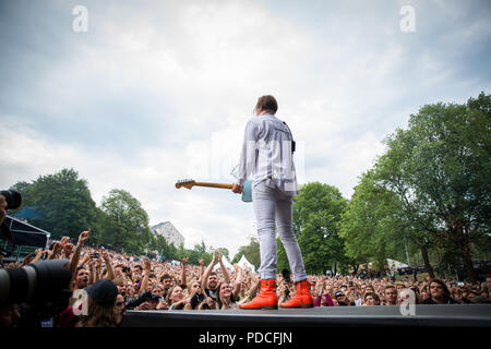 Norvège, Oslo - Août 8, 2018. Le groupe de rock indépendant canadien Arcade Fire effectue un concert live au cours de la fête de la musique 2018 Øyafestivalen norvégien à Oslo. Chanteur et musicien ici Win Butler est vu sur scène. (Photo crédit : Gonzales Photo - Tord Litleskare). Gonzales : Crédit Photo/Alamy Live News Banque D'Images