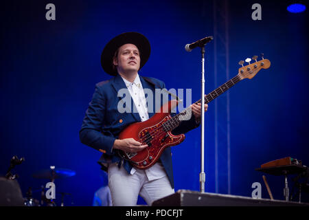 Norvège, Oslo - Août 8, 2018. Le groupe de rock indépendant canadien Arcade Fire effectue un concert live au cours de la fête de la musique 2018 Øyafestivalen norvégien à Oslo. Chanteur et musicien ici Win Butler est vu sur scène. (Photo crédit : Gonzales Photo - Tord Litleskare). Gonzales : Crédit Photo/Alamy Live News Banque D'Images