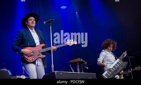 Norvège, Oslo - Août 8, 2018. Le groupe de rock indépendant canadien Arcade Fire effectue un concert live au cours de la fête de la musique 2018 Øyafestivalen norvégien à Oslo. Chanteur et musicien ici Win Butler est vu sur scène. (Photo crédit : Gonzales Photo - Tord Litleskare). Gonzales : Crédit Photo/Alamy Live News Banque D'Images