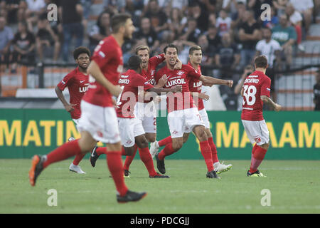 Thessalonique, Grèce. 8e août 2018. Les joueurs du Spartak Moscou célébrer l'objectif au cours de la Ligue des Champions, troisième tour de qualification match de football entre PAOK et Spartak Moscou à Toumba stadium à Thessalonique, Grèce, le 8 août 2018. PAOK a gagné 3-2. Credit : Dimitris Tosidis/Xinhua/Alamy Live News Banque D'Images