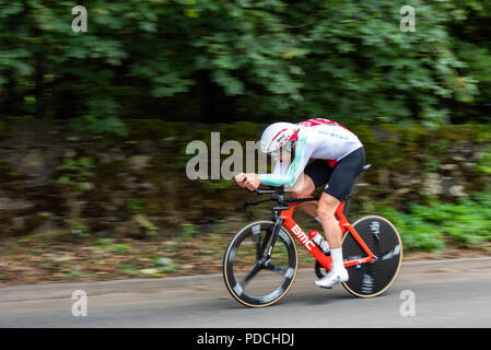 Glasgow, Ecosse. 8e août 2018. Un concurrent dans le championnat européen de Mens Vélo Time Trial event racing à travers la campagne près du village de Lennoxtown, en Écosse. George Robertson Crédit/Alamy Live News Banque D'Images