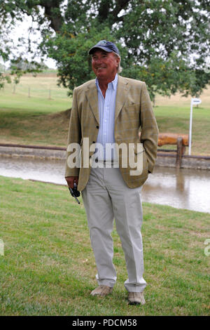 Stamford, Lincolnshire, Royaume-Uni. 9 Août, 2018. 9 août 2018. Le capitaine Mark Phillips parle des médias, grâce à l'écloserie de truite complexe durant les 2018 Land Rover Burghley Horse Trials Media Preview Day, Stamford, au Royaume-Uni. Jonathan Clarke/Alamy Live News Banque D'Images