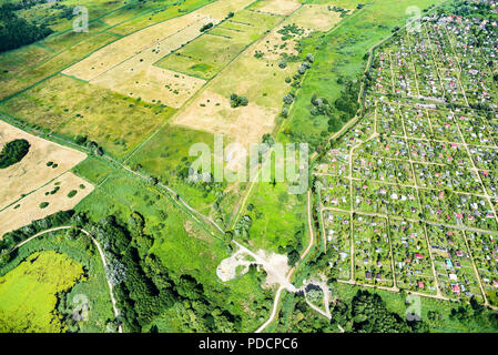 Panorama des espaces verts Vue de dessus. Prairies, pâturages, terres agricoles vue d'en haut. Banque D'Images