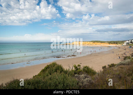 La plage de surfers à Torquay, Victoria, sur la côte sud de l'Australie Banque D'Images