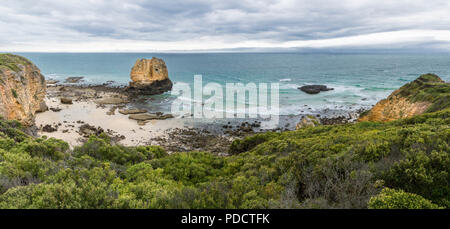 Vue panoramique sur le littoral à Aireys Inlet, sur la Great Ocean Road, Victoria, Australie Banque D'Images