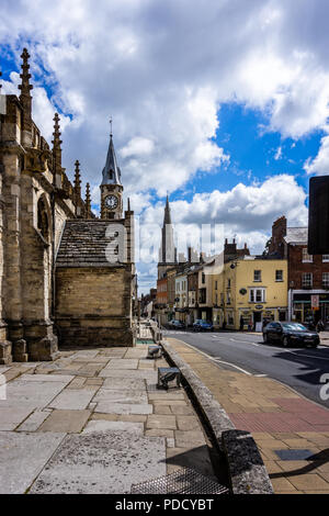 Vers le bas à la High Street, Dorchester, Dorset, UK, Dhirubhai Ambani International's Casterbridge, prise le 8 août 2018 Banque D'Images