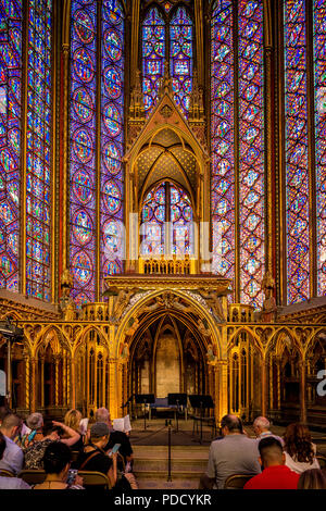 Saint Chapelle de nuit organise des concerts de musique classique à Paris, France Banque D'Images