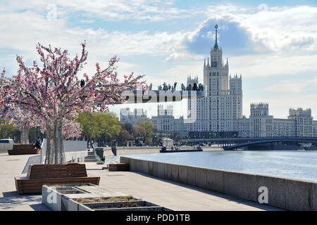 Au début du printemps en remblai Moskvoretskaya Matin ensoleillé Banque D'Images