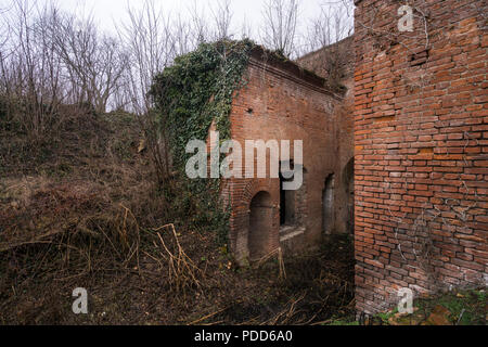 La Citadelle abandonnée d'Alessandria, Italie. En ce moment à des caries et menacé par des destructions. Banque D'Images