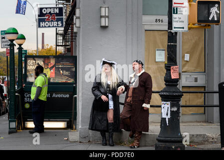 28-10-15, New York, USA. Brooklyn. Robe de soirée pour l'Halloween. Photo : © Simon Grosset Banque D'Images