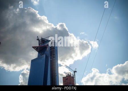 Hudson 30 yards, montrant la construction de la plate-forme d'observation en porte-à-faux, et d'autres développement autour de chantiers d'Hudson à New York le dimanche 29 juillet, 2018. (© Richard B. Levine) Banque D'Images