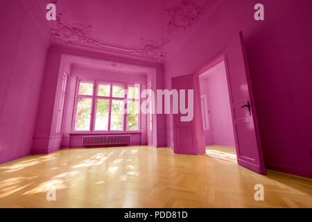 Chambres peintes en rose bel appartement avec parquet Banque D'Images