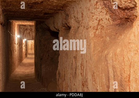 L'Australie, l'Australie du Sud, Coober Pedy. Accueil à l'un des plus riches domaines opale dans le monde. Umoona Opal mine tunnel souterrain. Banque D'Images