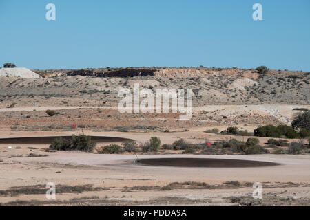 L'Australie, l'Australie du Sud, Coober Pedy. Les champs d'opale unique Golf Club, 18 trous de golf complètement grassless. Banque D'Images