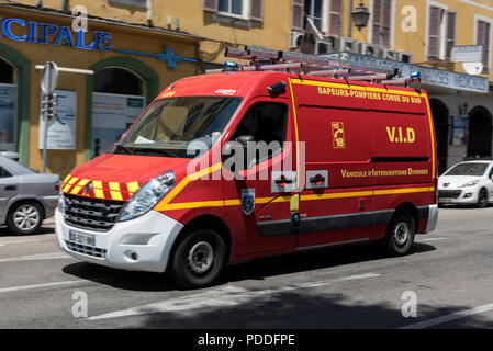 Sapeurs-pompiers Corse Du Sud Corse du Sud (pompiers) sur un appel d'urgence dans les rues d'Ajaccio en Corse, France Banque D'Images