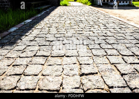 La chaussée de pierre des blocs. Pavage de granit. Banque D'Images