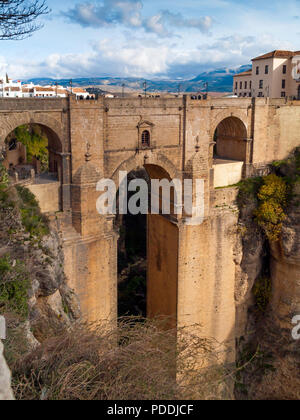 18e siècle sur le pont Puente Nuevo Guadalvin river dans la Gorge El Tago en Ronda Andalousie Espagne Banque D'Images