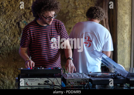 DJ à jouer de la musique à une partie Banque D'Images