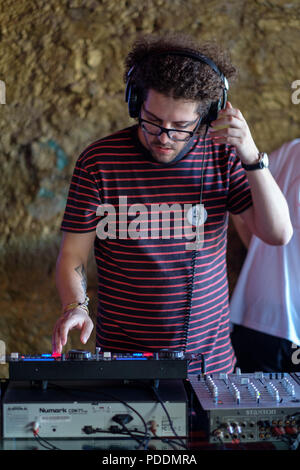 DJ à jouer de la musique à une partie Banque D'Images