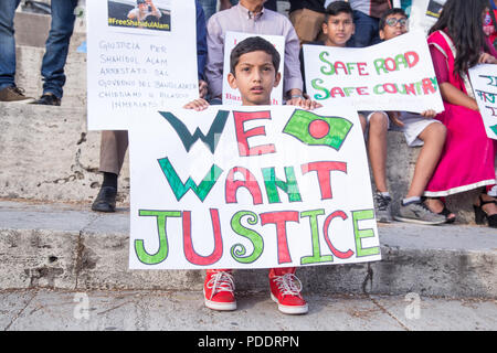 Rome, Italie. Le 08 août, 2018. Sit-in à la Piazza Madonna di Loreto à Rome organisée par le Bangladesh à Rome en solidarité avec la manifestation étudiante au Bangladesh. Crédit : Matteo Nardone/Pacific Press/Alamy Live News Banque D'Images