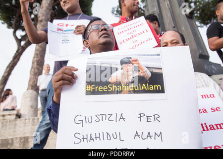 Rome, Italie. Le 08 août, 2018. Sit-in à la Piazza Madonna di Loreto à Rome organisée par le Bangladesh à Rome en solidarité avec la manifestation étudiante au Bangladesh. Crédit : Matteo Nardone/Pacific Press/Alamy Live News Banque D'Images