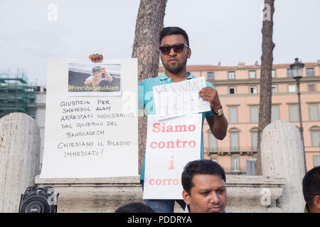 Rome, Italie. Le 08 août, 2018. Sit-in à la Piazza Madonna di Loreto à Rome organisée par le Bangladesh à Rome en solidarité avec la manifestation étudiante au Bangladesh. Crédit : Matteo Nardone/Pacific Press/Alamy Live News Banque D'Images