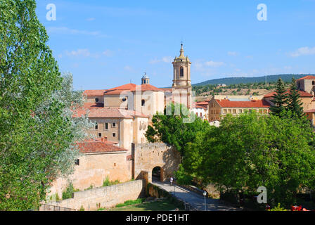 Monastère. Santo Domingo de Silos, province de Burgos, Castille Leon, Espagne. Banque D'Images