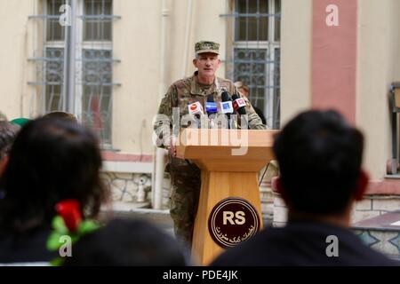 (Kaboul, Afghanistan) le 12 mai 2018 -- Le Général John Nicholson, commandant de la Mission s'est félicitée de l'appui résolu des guerriers blessés afghans qui se sont rendus à résolument l'Administration centrale afin de soutenir la concurrence dans l'Invictus Games 2018 Qualification. Les jeux utilisent la puissance du sport pour inspirer et soutenir le rétablissement de la lutte contre les blessures. (L'OTAN Banque D'Images