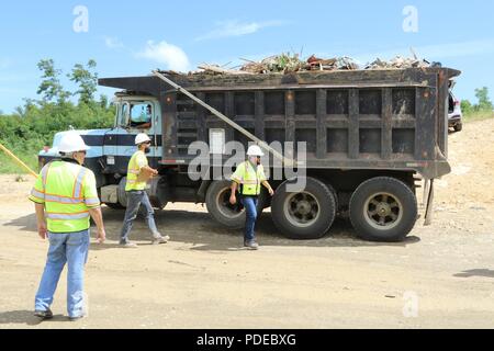 Le U.S. Army Corps of Engineers (USACE) collecte et de gestion de Porto Rico a atteint les 4 000 000 verges cubes de débris recueillis étape importante le 15 mai 2018. Banque D'Images