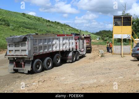 Le U.S. Army Corps of Engineers (USACE) collecte et de gestion de Porto Rico a atteint les 4 000 000 verges cubes de débris recueillis étape importante le 15 mai 2018. Banque D'Images