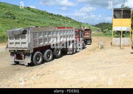 Le U.S. Army Corps of Engineers (USACE) collecte et de gestion de Porto Rico a atteint les 4 000 000 verges cubes de débris recueillis étape importante le 15 mai 2018. Banque D'Images