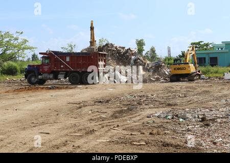 Le U.S. Army Corps of Engineers (USACE) collecte et de gestion de Porto Rico a atteint les 4 000 000 verges cubes de débris recueillis étape importante le 15 mai 2018. Banque D'Images