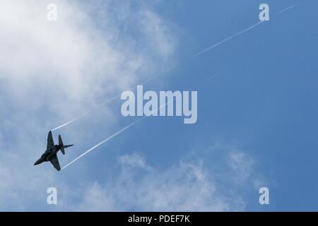 Un Italien UN AMX-11B jet vole par-dessus à l'occasion de l'événement culminant de Joint Stars, un exercice d'entraînement bilatéral avec les forces militaires italiennes et des Marines des États-Unis, à Decimomannu, Sardaigne, le 18 mai 2018. But spécial Groupe Force-Crisis Response-Africa air-sol marin déployés pour effectuer d'intervention en cas de crise et théâtre-opérations de sécurité en Europe et l'Afrique. Banque D'Images