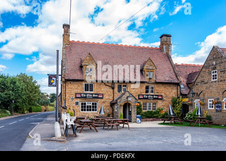 The Olde Swan public house à Nether Heyford, Northamptonshire, Banque D'Images