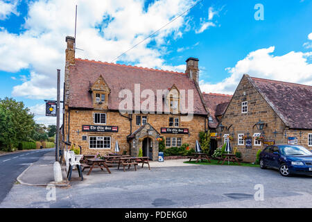 The Olde Swan public house à Nether Heyford, Northamptonshire, Banque D'Images