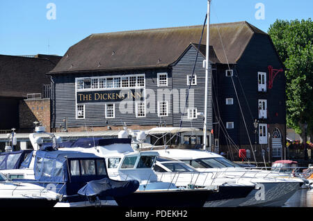 Le quartier historique de Dickens Inn de St Katherine Dock, London Banque D'Images