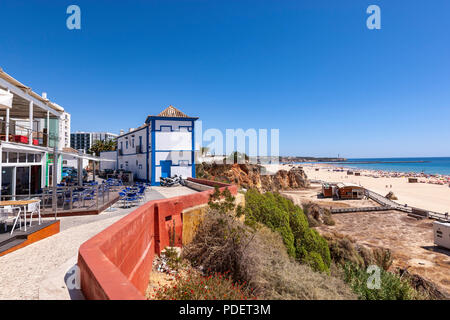 La plage de Praia da rocha, Portimão, Algarve, dans le sud du Portugal. Banque D'Images