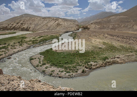 Le Pamir sauvages puis Piandj divise l'Afghanistan et le Tadjikistan le long de la vallée de Wakhan, Pamir Highway, au Tadjikistan. Banque D'Images