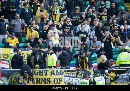 L'AEK Athènes's fans dans les peuplements Banque D'Images