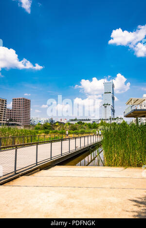 Parc Clichy Batignolles, également connu sous le nom de parc Martin Luther King est l'un des nouveaux parcs urbains à Paris, France. Banque D'Images