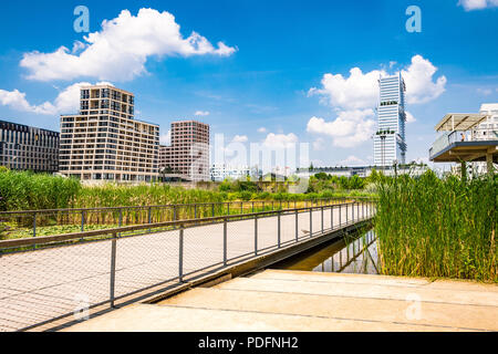 Parc Clichy Batignolles, également connu sous le nom de parc Martin Luther King est l'un des nouveaux parcs urbains à Paris, France. Banque D'Images